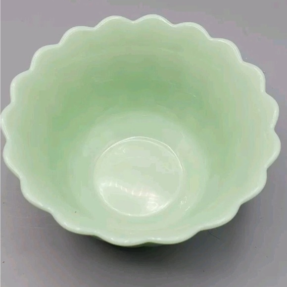 The Pioneer Woman Green Jadeite Scalloped Bowl - Picture 2 of 9